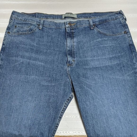 Wrangler Jeans Men 42x32 Authentics Straight Leg Regular Fit Blue Medium Wash - Picture 2 of 9